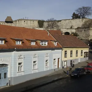 Bed & Breakfast Varkapu Panzio, Eger