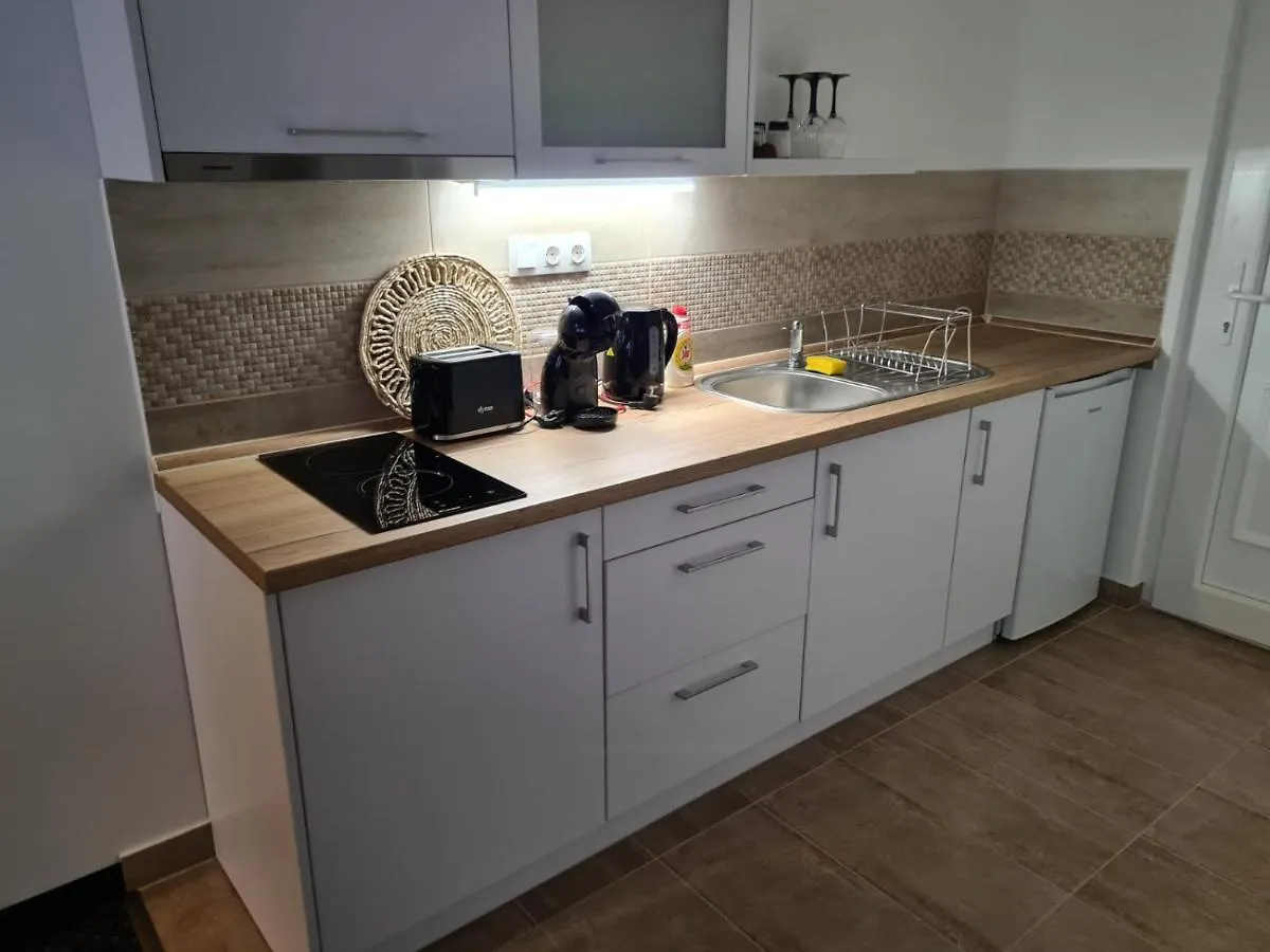 City Center Apartmanhaz Eger